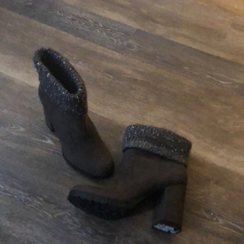 Size 10 brown heal boots super Cute